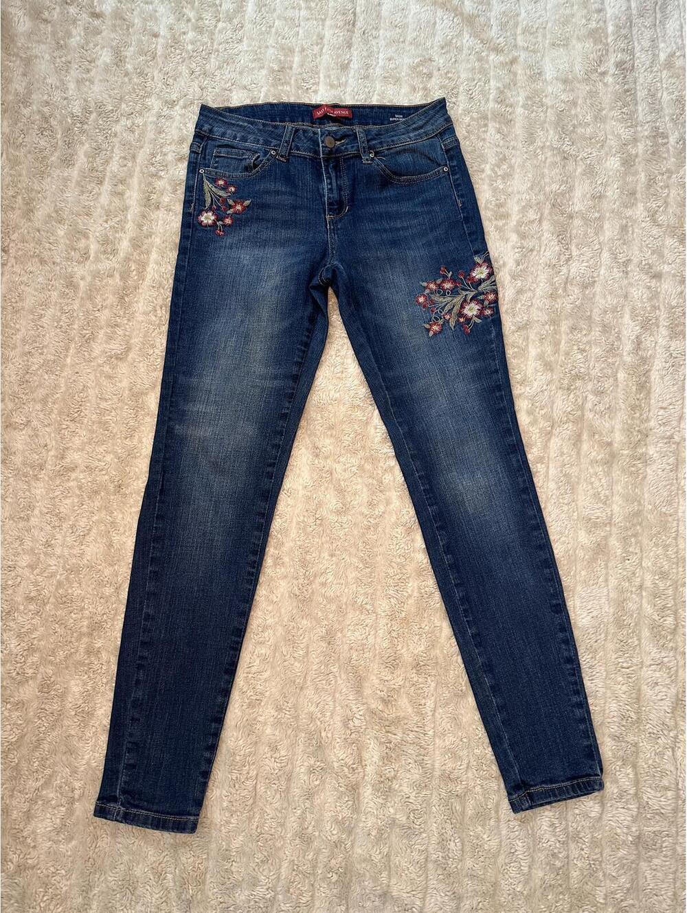 Saks Fifth Avenue Sadie Super Skinny floral embroidered medium wash jeans 27